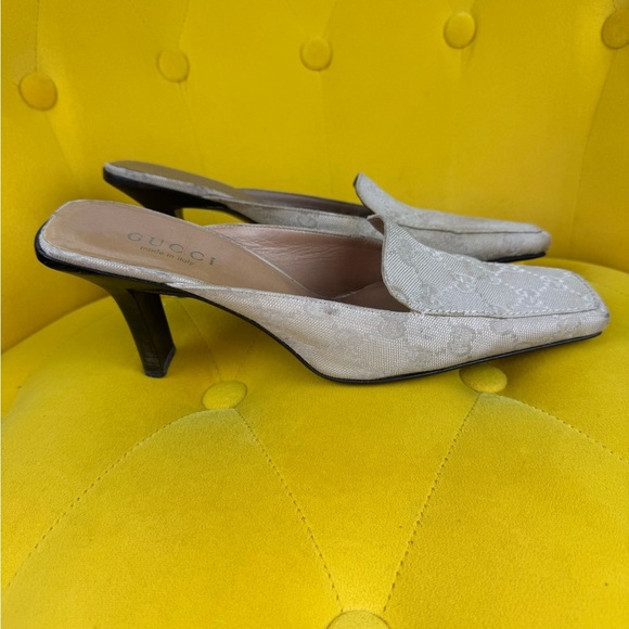 Gucci Cream Mules with Iconic Monogram Size 7 1/2 - Picture 6 of 10